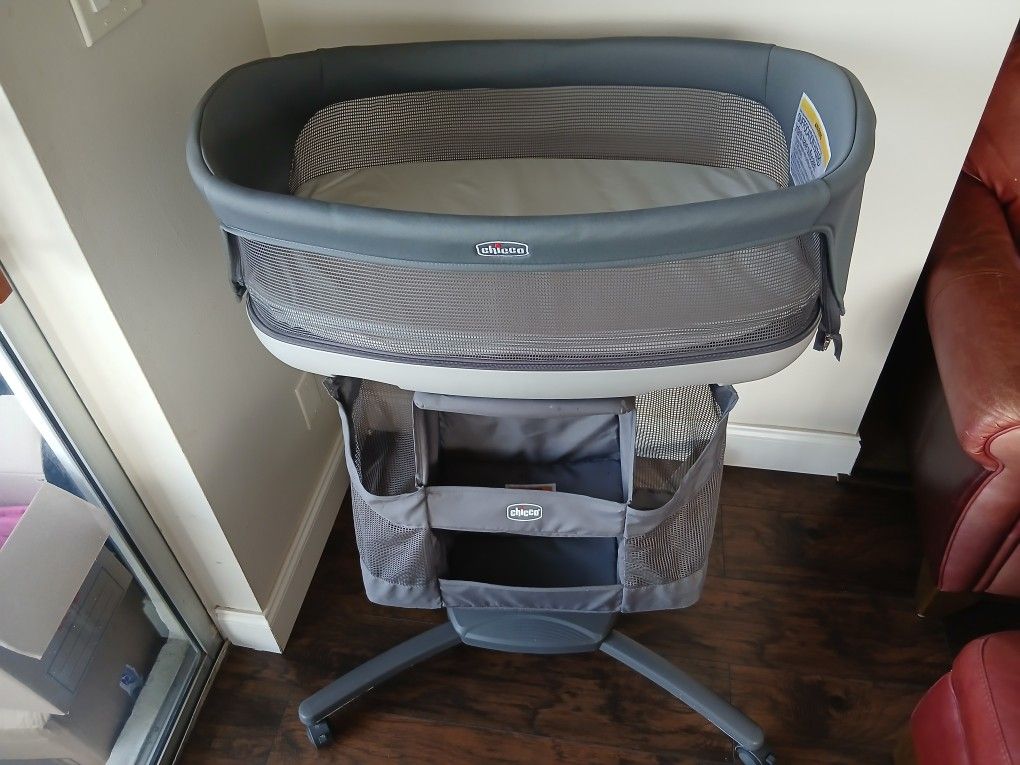 Chicco Bedside Bassinet,