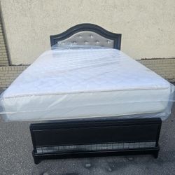 Brand New Queen Size Plush Pillow Top Mattress And Box Spring In Plastic 
