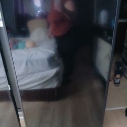 2 Flat Screen Smart Tvs 