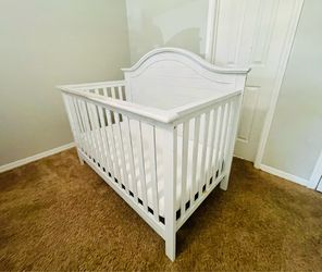 Carter's by DaVinci Nolan 4-in-1 Convertible Crib in white