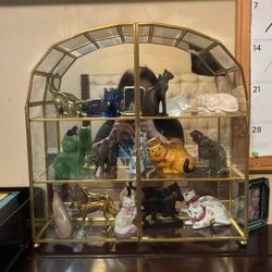 Curio Cat Cabinet With Complete Cat Set 
