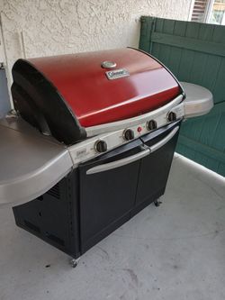 BBQ GIRL BY Coleman large 6 burners Super Clean  works and looks like brand new