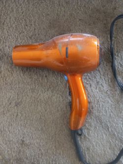 BLOW DRYER