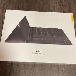 BRAND NEW iPad Smart Keyboard 