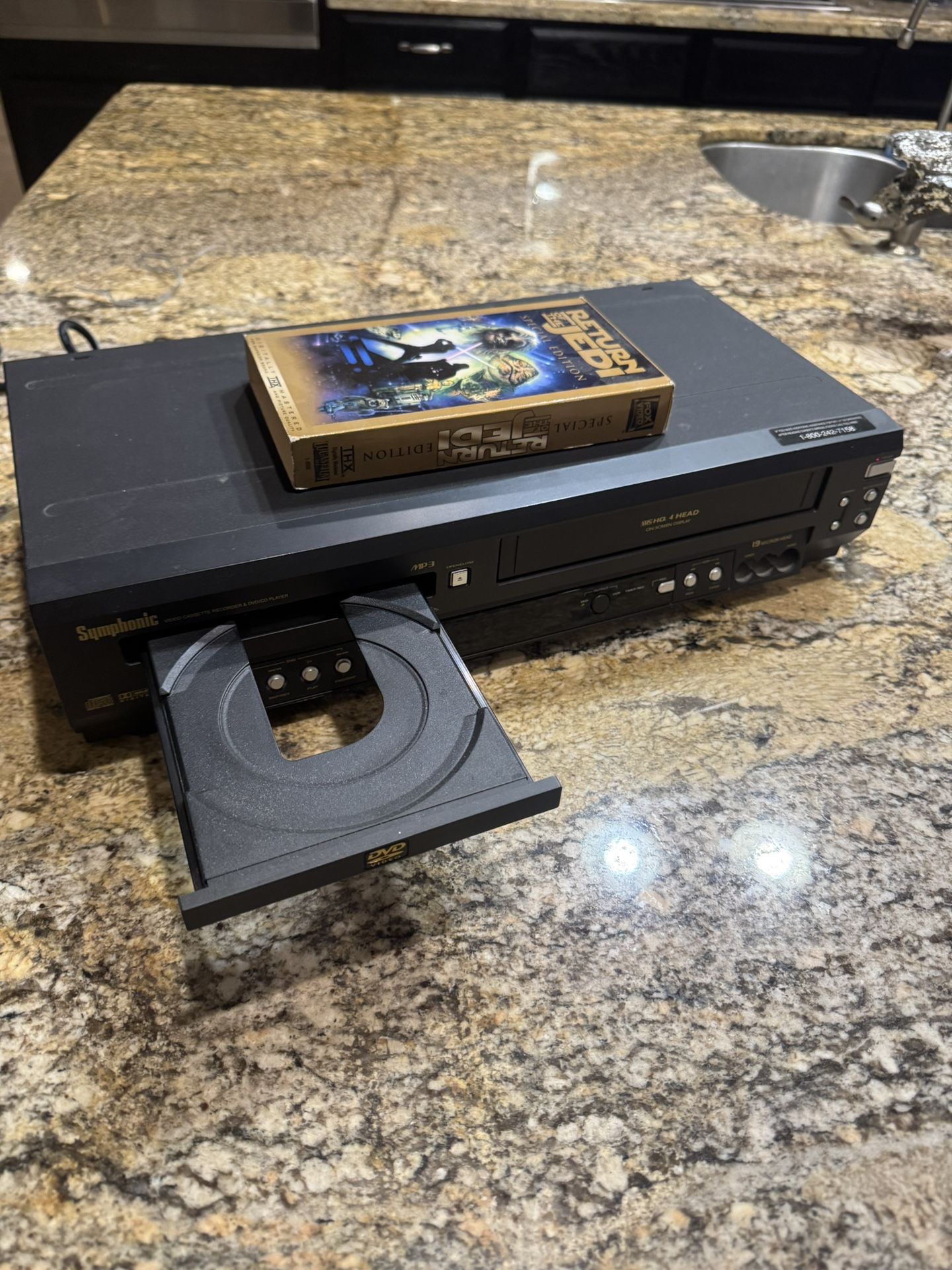 SYMPHONIC WF803 VHS PLAYER VCR RECORDER & DVD PLAYER COMBO TESTED