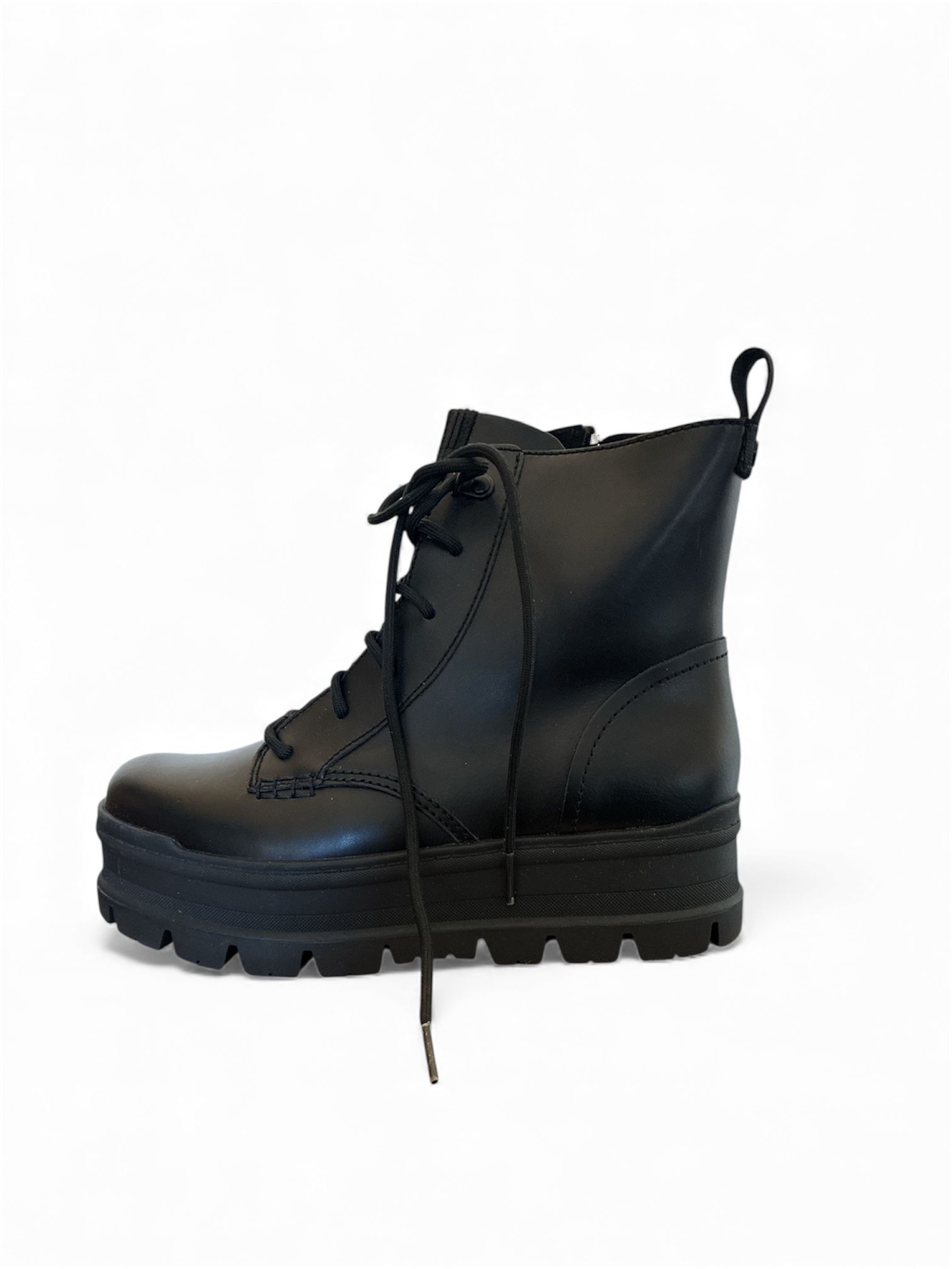 UGG Sidnee platform Leather Boots