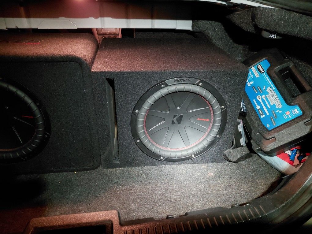 12 Inch Single Ported Kicker CompR 500rms ,100watt Peak Asking 150 Firm On Price