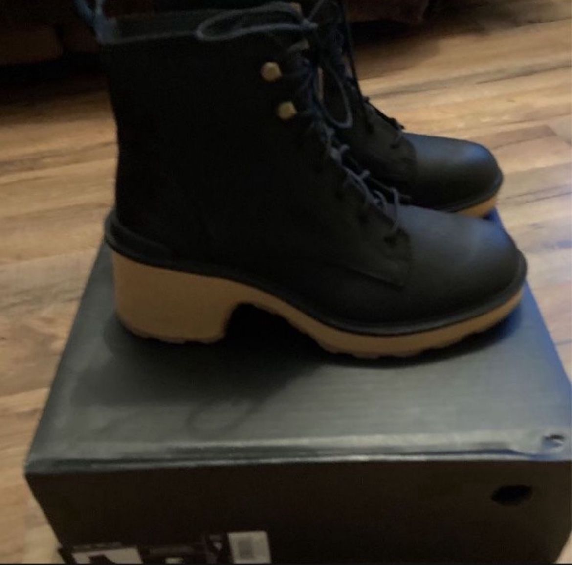 NEW! Sorel Women’s High Line Lace Up Lug Combat Boots Size 9