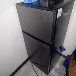 New Mini Fridge With Freezer