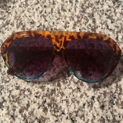 Women’s Gucci Sunglasses Like New 