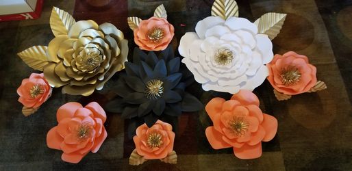 Paper flowers and paper roses. Flores de papel