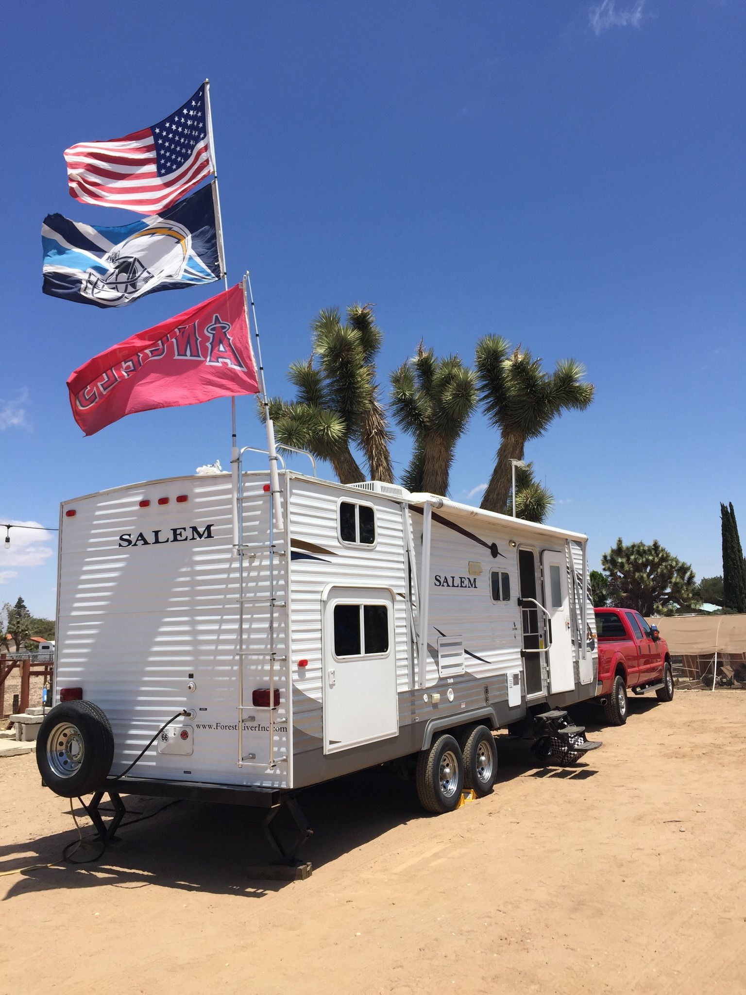 2012 Trailer 25ft Long With Slide Out