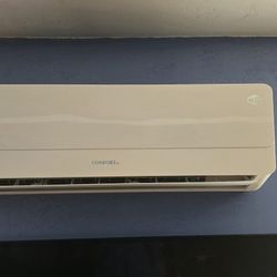 COOL AND HEAT 1 TON MINISPLIT, PROFESSIONAL INSTALLATION  AVAILABLE 