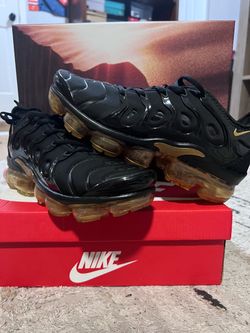 Nike Air VaporMax Plus Black Gold Sneakers