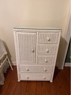 Bedroom set - White wicker