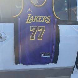 Lakers Jersey Size M