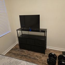 32 In TCL TV With Stand/drawer Combo
