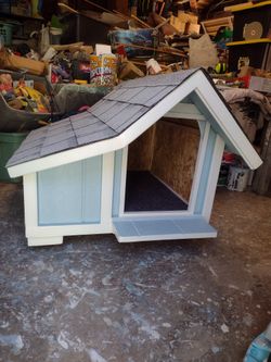 New Custom Dog House Medium Size Or Three Small Dogs $200 Firm