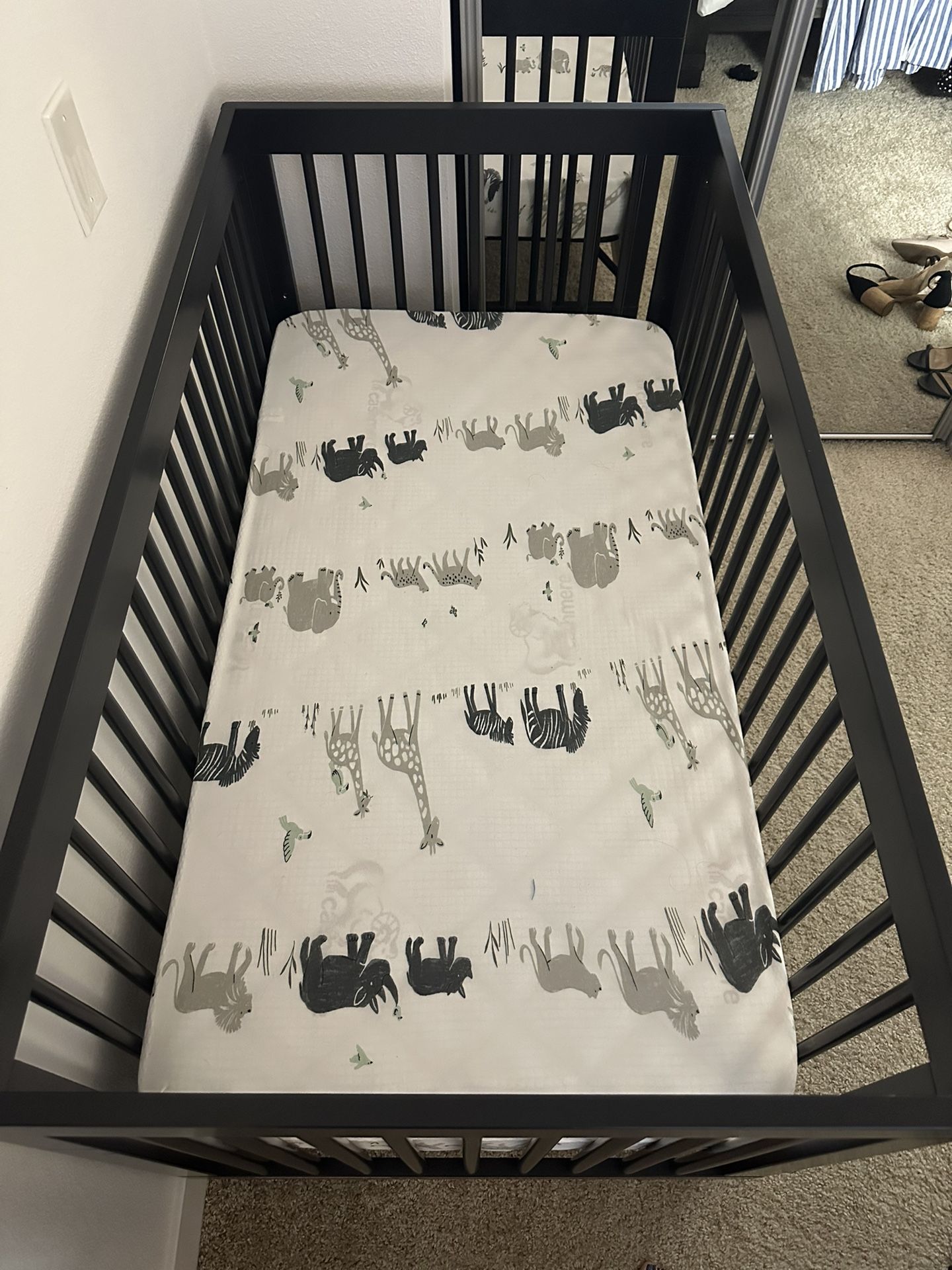 Delta Children Poppy 4-in-1 Convertible Crib With Mattress 