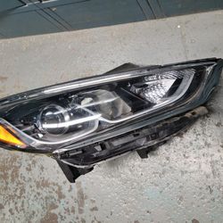 2018-19 Hyundai Sonata SE Left Side Headlight 