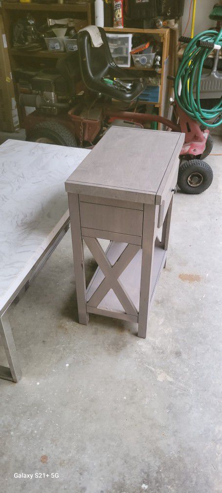 End Table/bedside Table