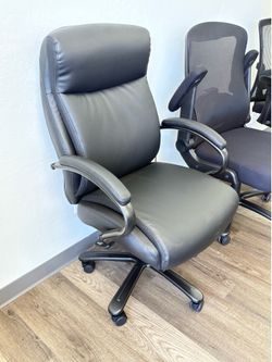 BIG & TALL COMMERCIAL GRADE OFFICE CHAIRS — Starting at $535, up to $778.46