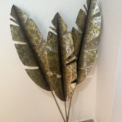 Metal Banana Leaf Floor Sculpture – Antique Gold Finish