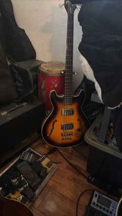 Warwick rock bass 4 -string hallow body electric bass