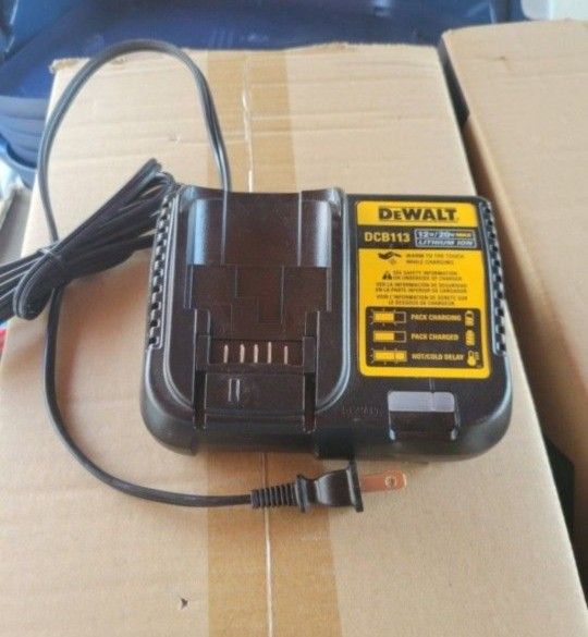 Like New 12v/20v Dewalt Charger. Cargador De Bateria!