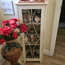 $150    FRENCH COUNTRY COTTAGE STYLE CURIO DISPLAY CABINET