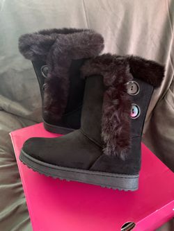 NEW Women’s 6 Boots