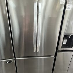 What!?!? ONLY $1049!?!? LG 33”W 22 Cu Ft Counter Depth MAX French Door Refrigerator