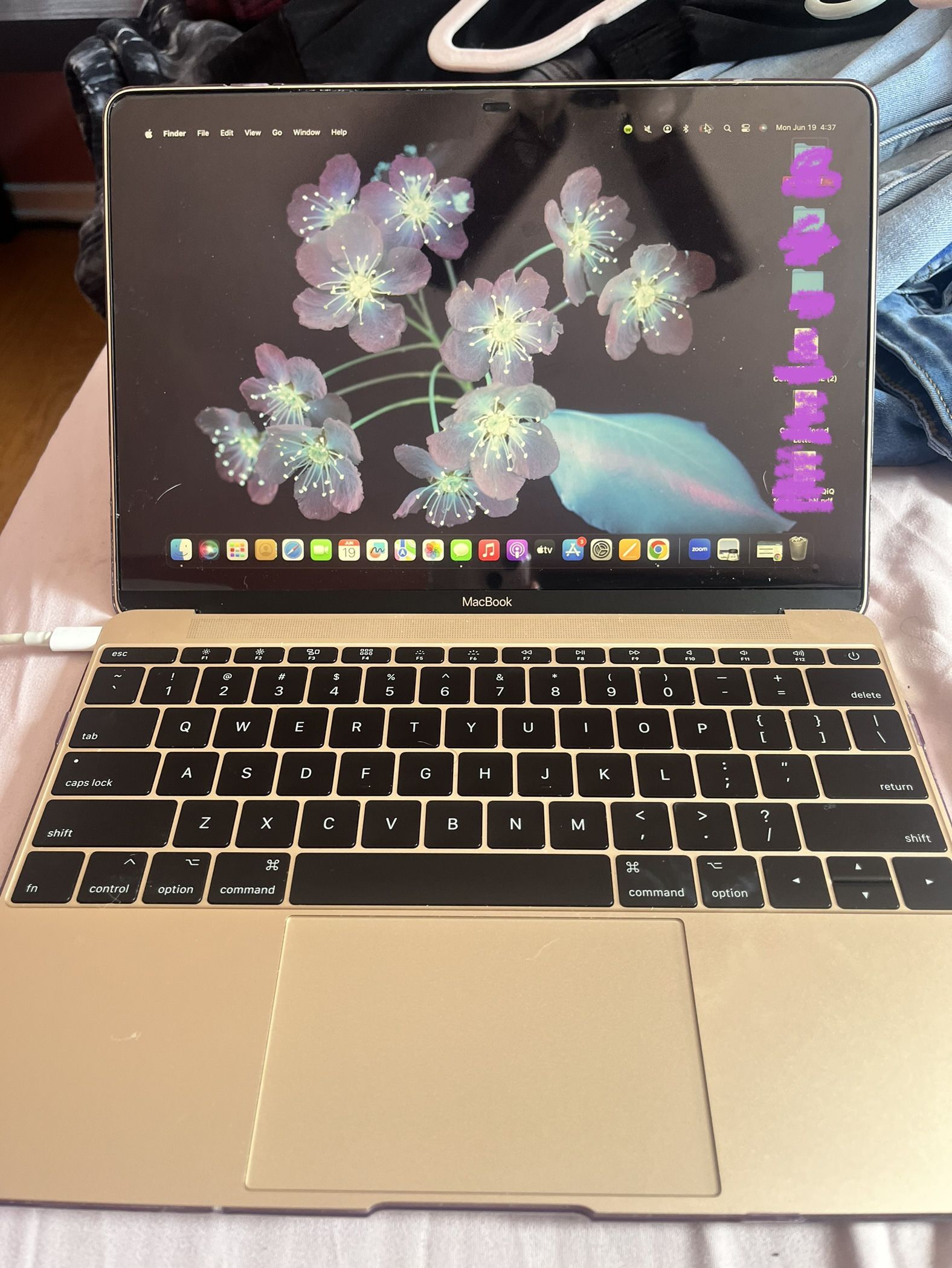 MacBook Gold