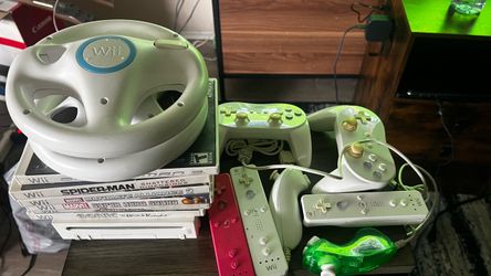 Nintendo Wii Console Bundle RVL-001 — plays GameCube games