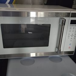 Hamilton Beach 1.1 Cu ft Countertop Microwave Oven, White and Stainless Steel