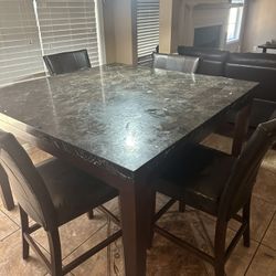 Kitchen Table w/chairs 