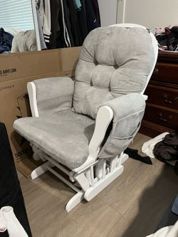 nursery glider/rocker with the matching cushion set