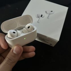 Apple AirPods Pro 2nd Generation with MagSafe Wireless Charging Case (USB‑C)