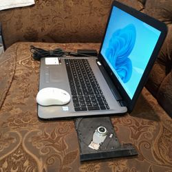 Laptop HP-15-ay039wm-core i3-12gb ram-1TB HD-go-od For Stud-ents Bue-na-para Estu-diantes.