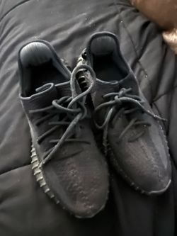 Used Men’s Yeezys 350 boost “onyx” size 8.5