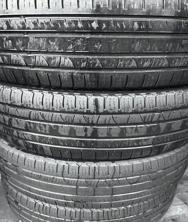 275 40 21 PIRELLI SCORPION ZERO SET OF 4 USED WITH 80% TREAD REMAINING.