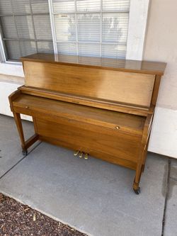 Hamilton Upright Piano made by Baldwin
