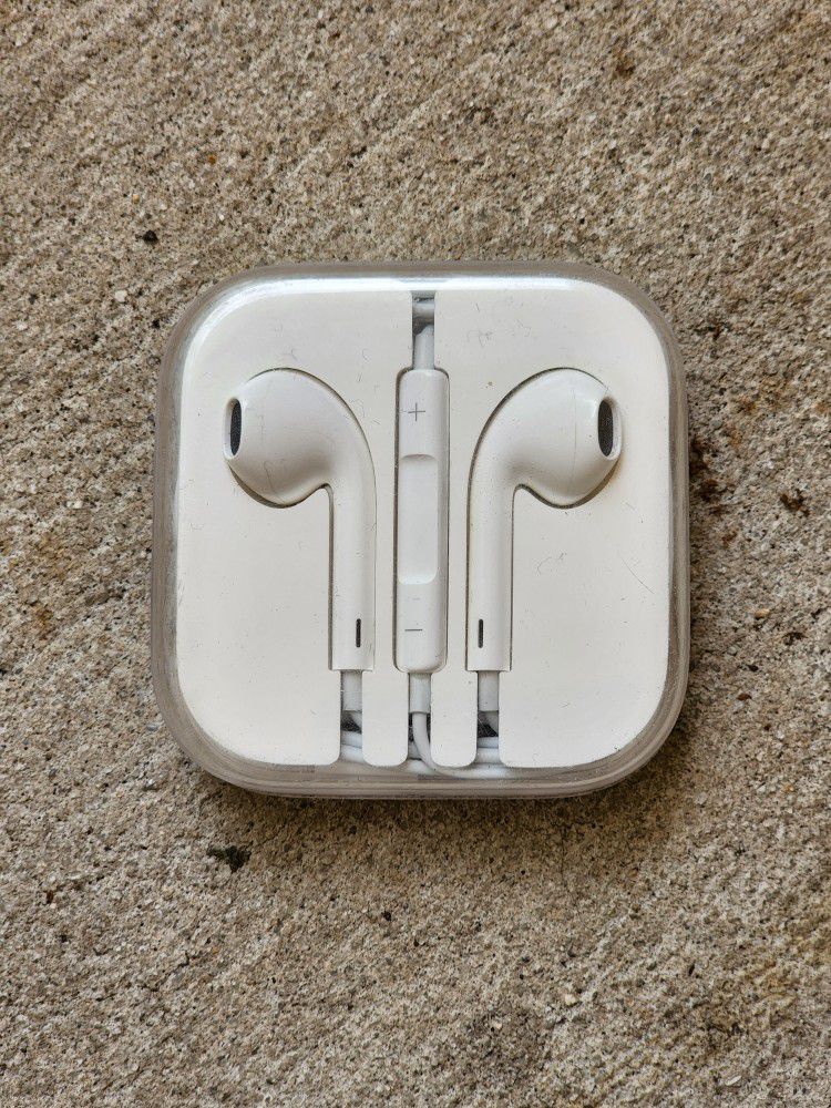 Apple Corded Ear Buds