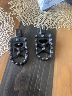 Footpegs