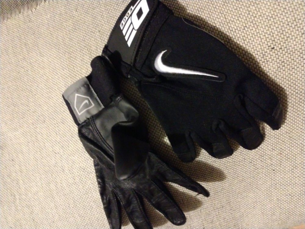 Nike Softball/Baseball Gloves mens size medium or woman's large