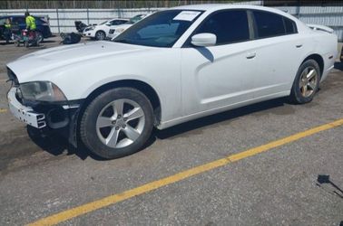 11-16 Dodge charger parts partout, good motor n trans 30 day warranty