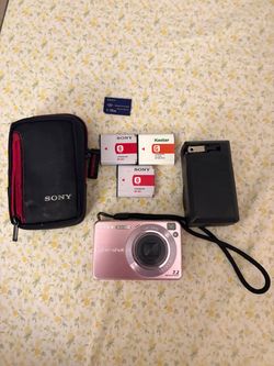 Sony Cyber-shot 7.2MP Digital Camera Bundle
