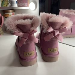Women Uggs  Mini Bailey Bow 