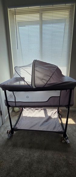 Spacious and Sturdy Baby Bassinet/Crib