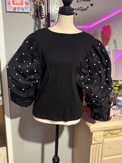 NWOT Zara black puff sleeve with pearl accent